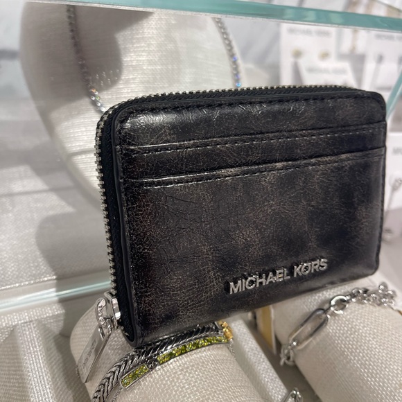 MICHAEL KORS Jet Set Medium Distressed Zip Around Card CaseBlack NWT